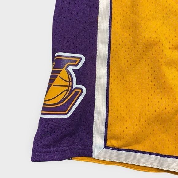Mitchell & Ness Los Angeles Lakers ‘09  Swingman Yellow Shorts Mens size L NWT - Picture 3 of 10